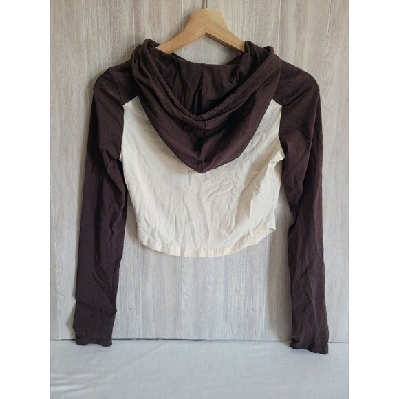 Dazy Cropped Hoodie Size M Two-Tone Brown White Graphic Pullover Top - Picture 2 of 7
